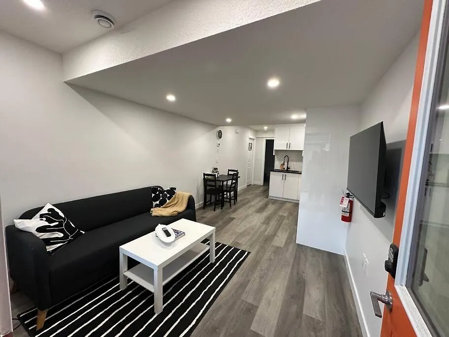 The Urban Nest Villa Calgary Holiday home
